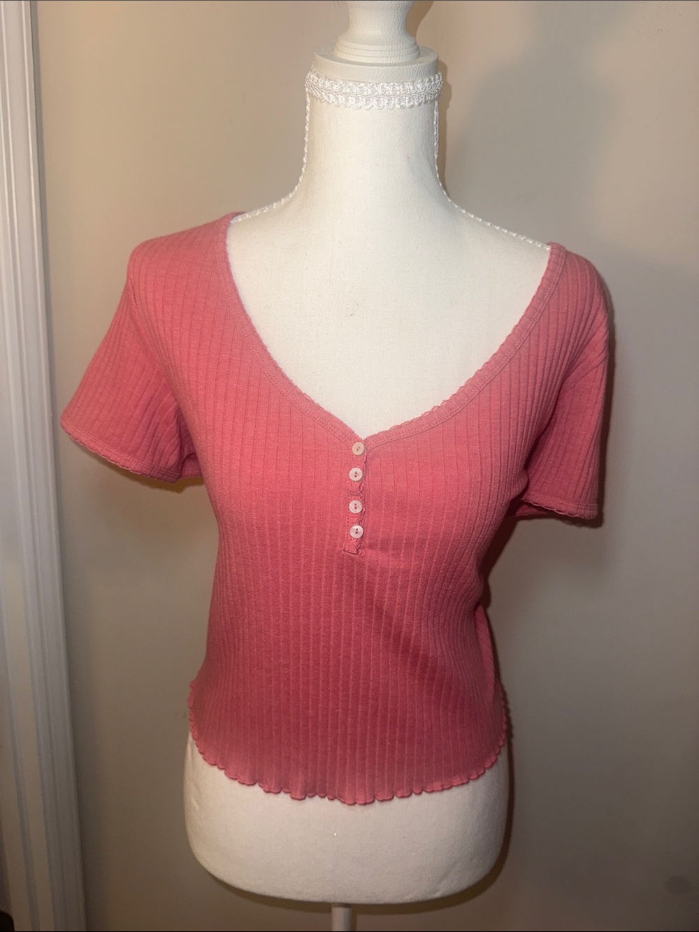 American Eagle Outfitters Pink Ribbed Henley Crop Top